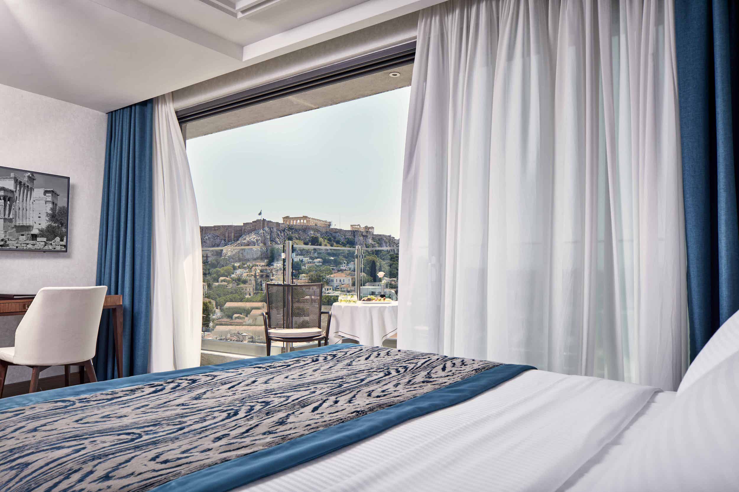 electra-metropolis-athens-acropolis-suite-with -view